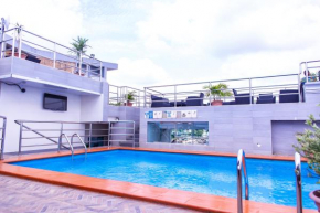 De Grandeur Tower Apartments